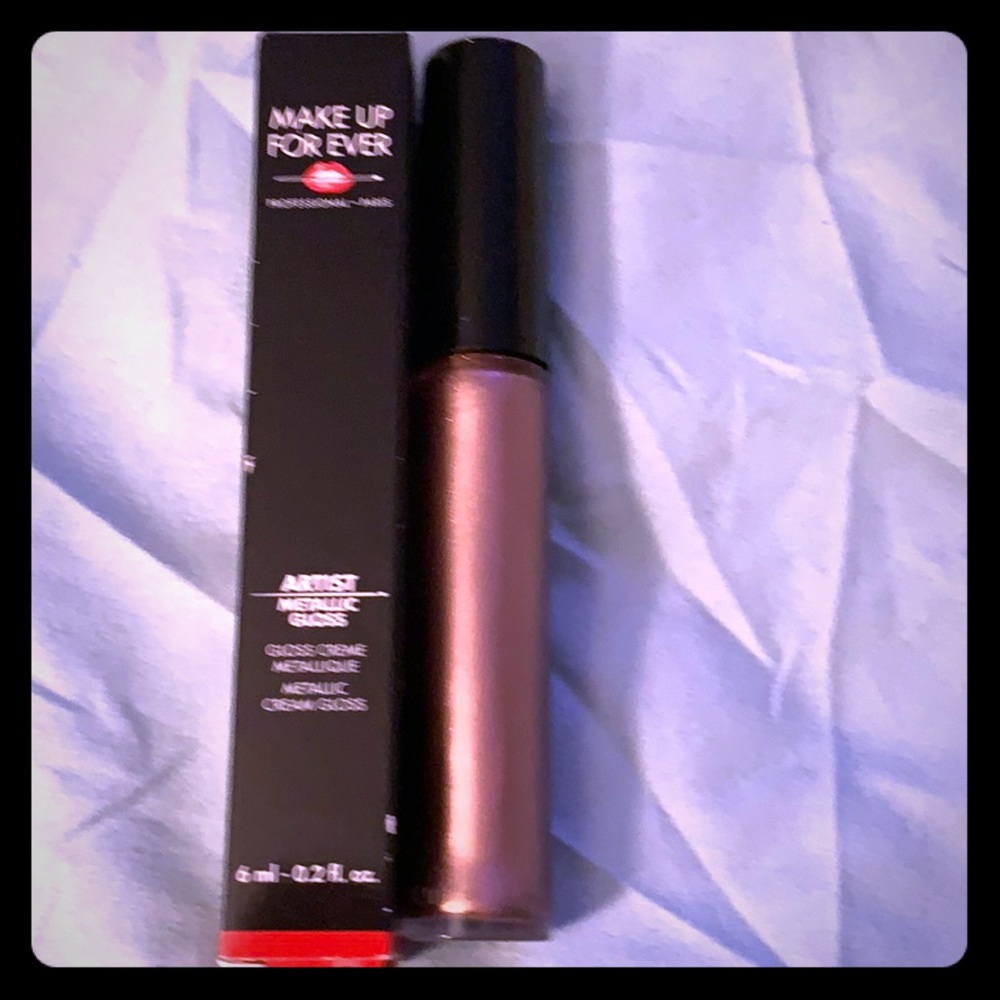 Metallic lipgloss